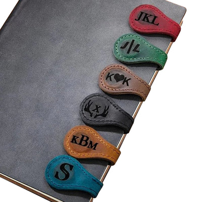 Marcapáginas magnético de piel personalizado con monograma grabado